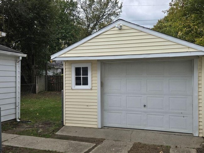 Photo - 584 Glenwood Ave