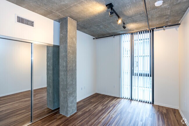 2BR-2BA, 1076SF