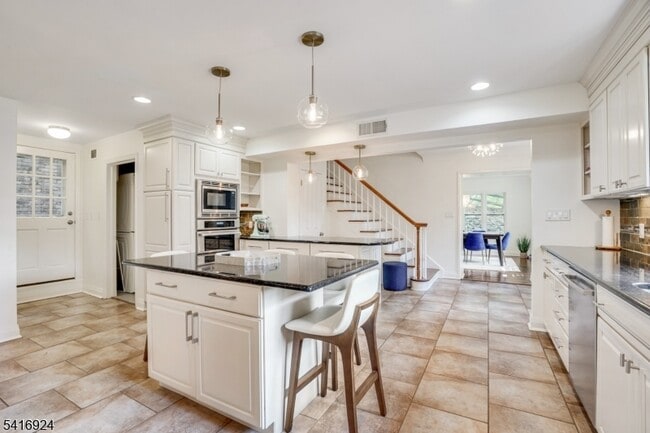 Photo - 304 Forest Dr S