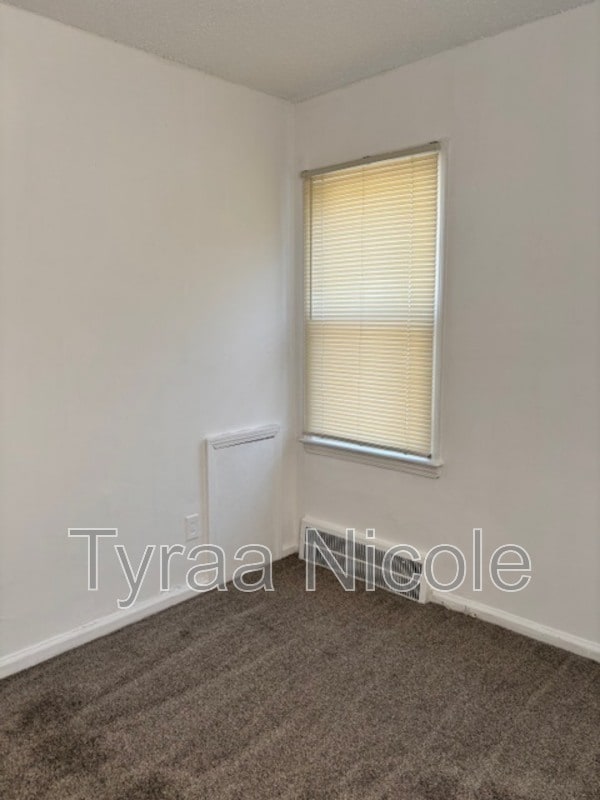 Photo - 22241 Lyndon St