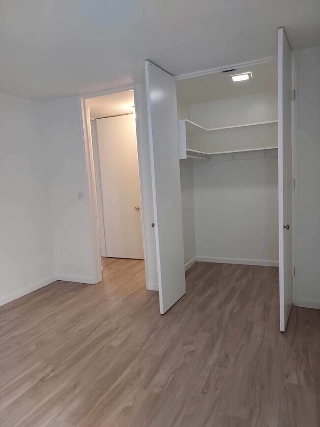 Photo - 533 S Hudson Ave Unit Upper Corner