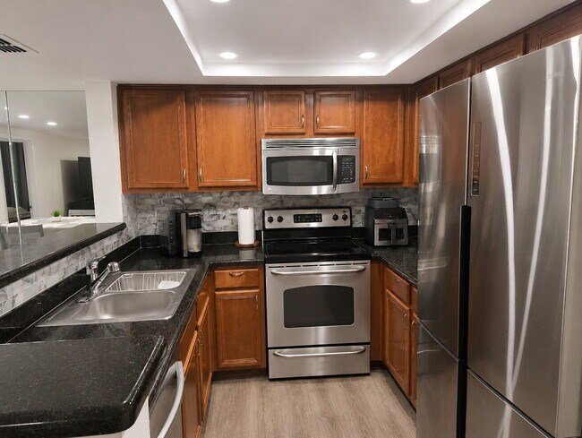 Photo - "Chic & Cozy 2-Bed, 2-Bath Furnished Retreat with Granite Elegance in Glendale Steps from Banner ... Unit 2100