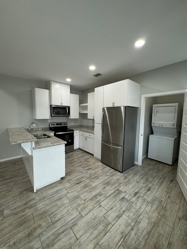 Photo - 1401 W Heritage Dr