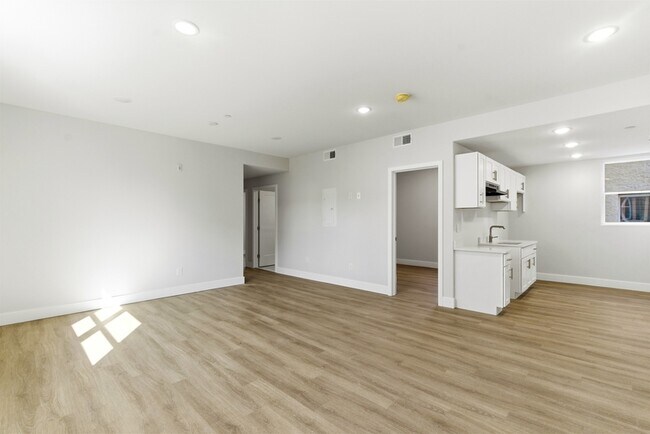 Photo - 5137 Master St