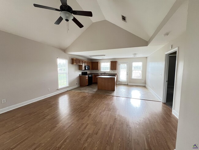 Photo - 114 Shasta Dr
