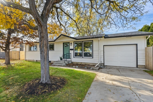 Building Photo - 2020 W Bedford Dr