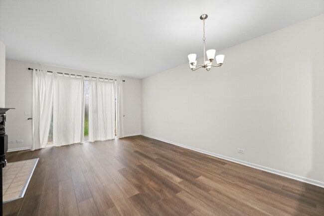 Photo - 2-Bedroom Townhouse in Waukegan - Gurnee School District