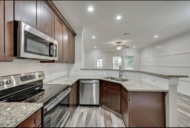 Photo - 1707 Ash Crescent St