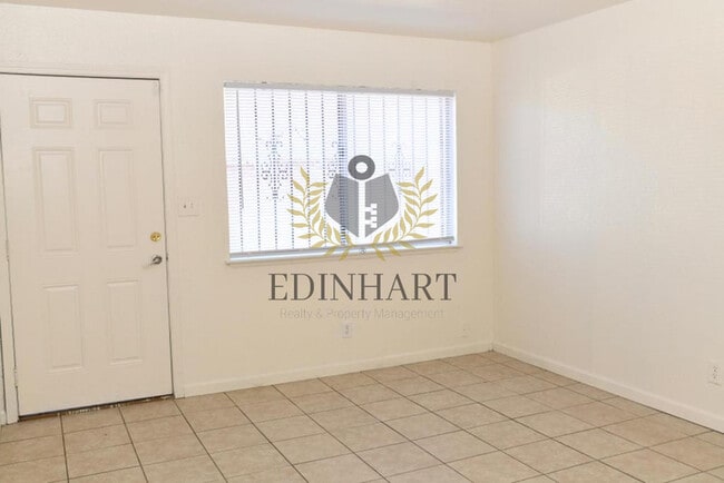 Photo - 2303 S Poppy Ave