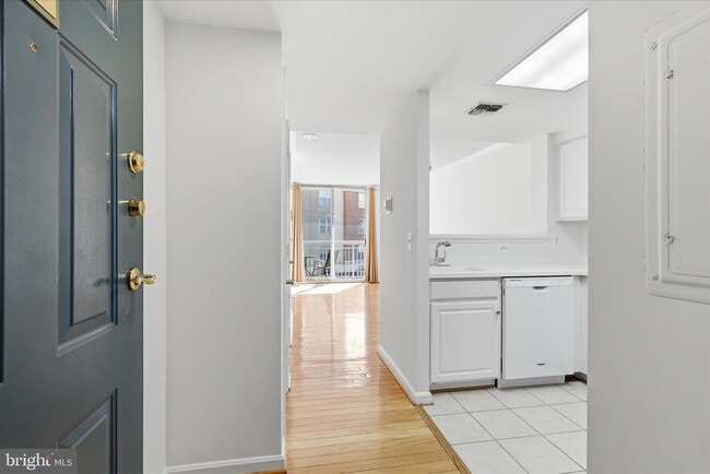 Building Photo - 3830 9th St N Unit 508E