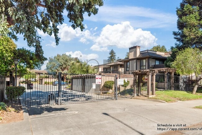 Building Photo - 39090 Presidio Way