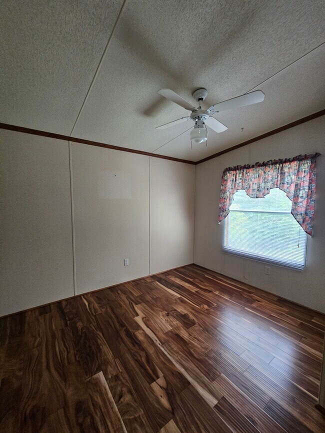 Photo - 717 Hickory Ln