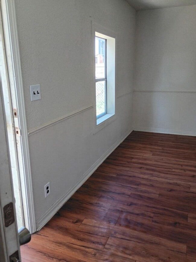 Photo - 912 NE 9th Ave