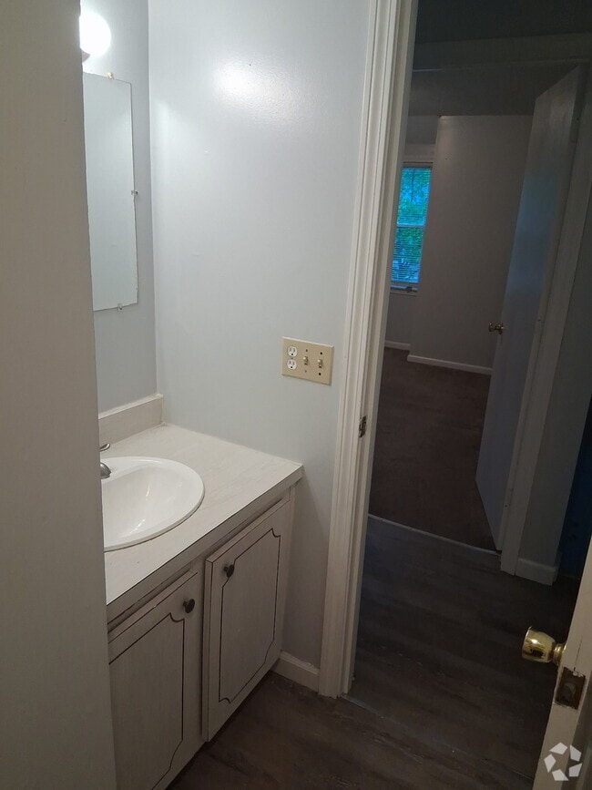 Building Photo - 31 Guy Plz Unit 33 Rental