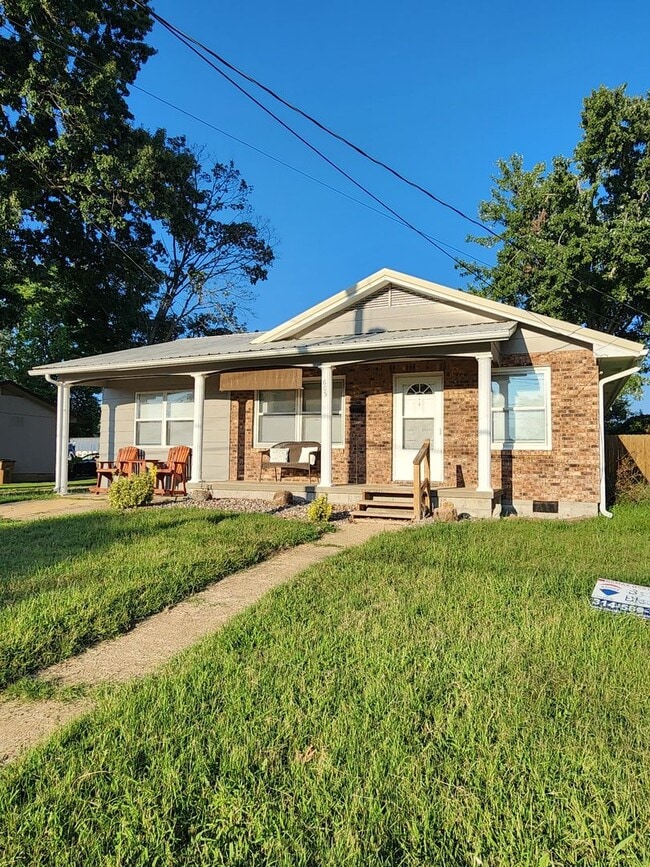 Photo - 605 High St