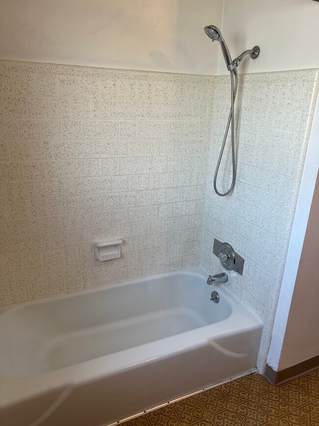 Photo - 700 E 1400 N