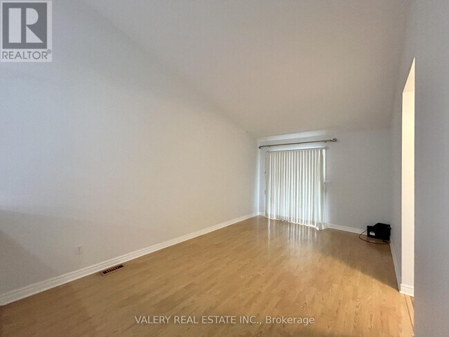 Photo - 1559 Chateau Ave Unité 3