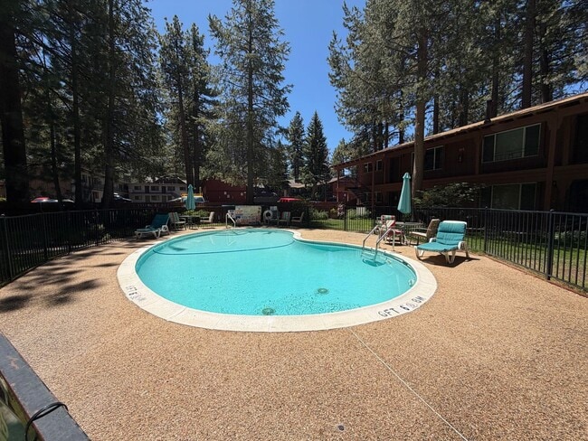 Building Photo - Great Location! Furnished Condo off Ski Run Blvd - 6 month lease