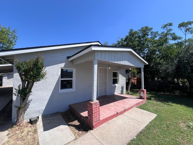 Photo - 230 W Pinedale Ave