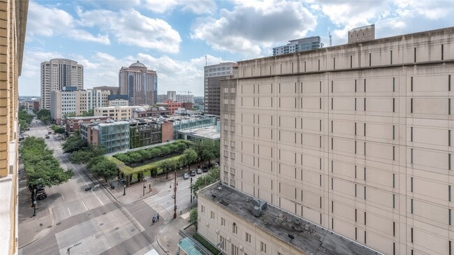 Building Photo - 1120 Texas St Unit 9C