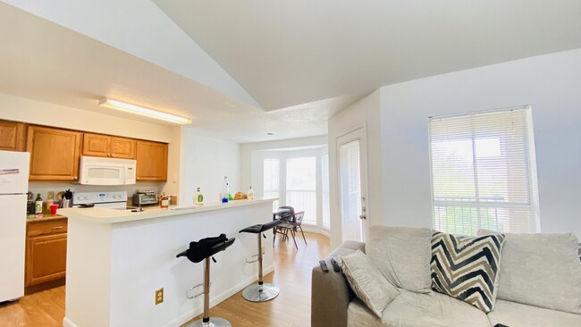 Building Photo - 977 Riverside Dr Unit 230