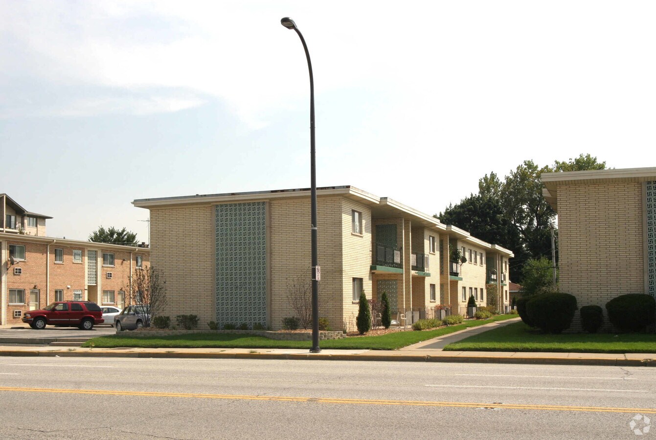 Photo - 4615-4627 W 95th St Apartments