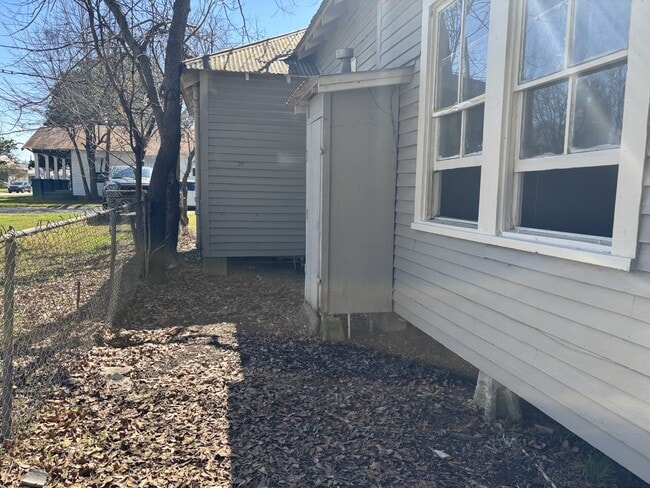 Photo - 423 Sampson St