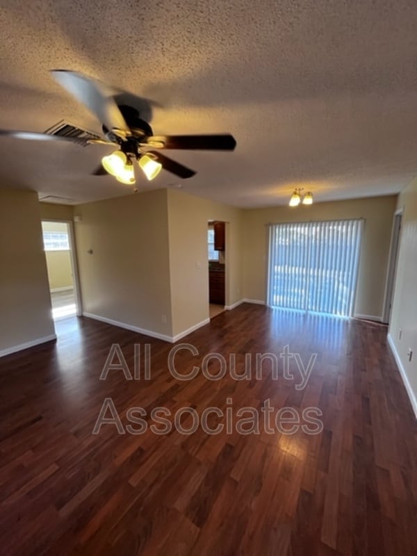 Photo - 1011 Idlebriar Way