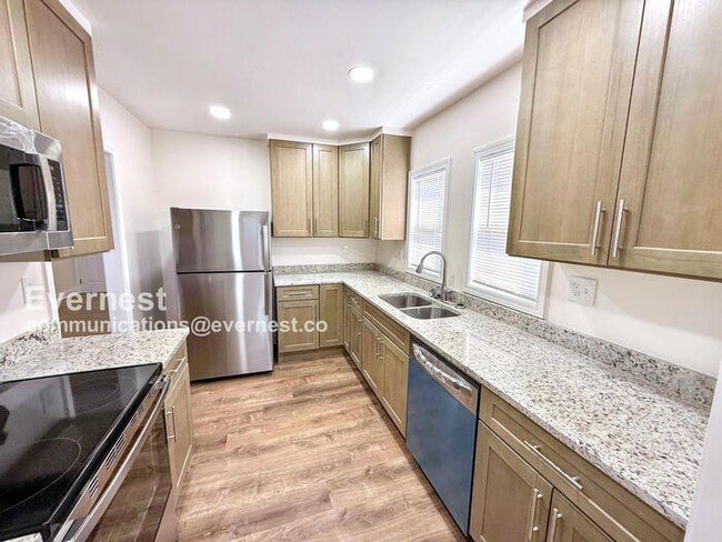 Photo - 831 4th Terrace W