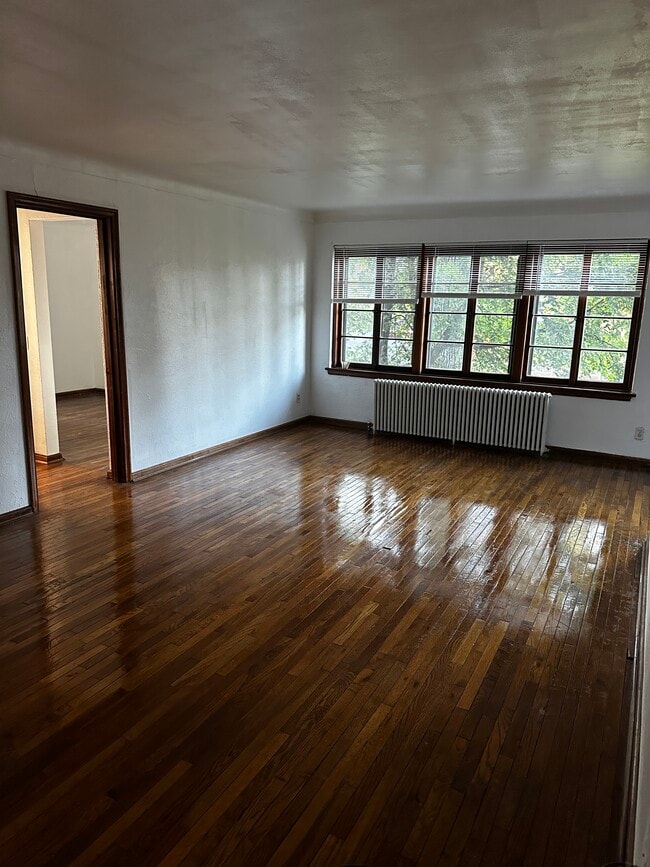 Building Photo - 708 W Bancroft St Unit 8