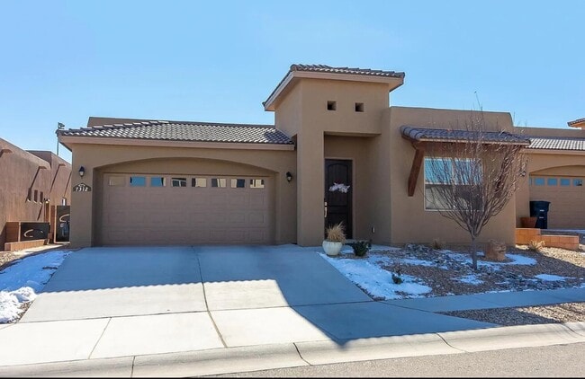 Building Photo - Charming 4 Bedroom 2.5 bath house in a Gat...