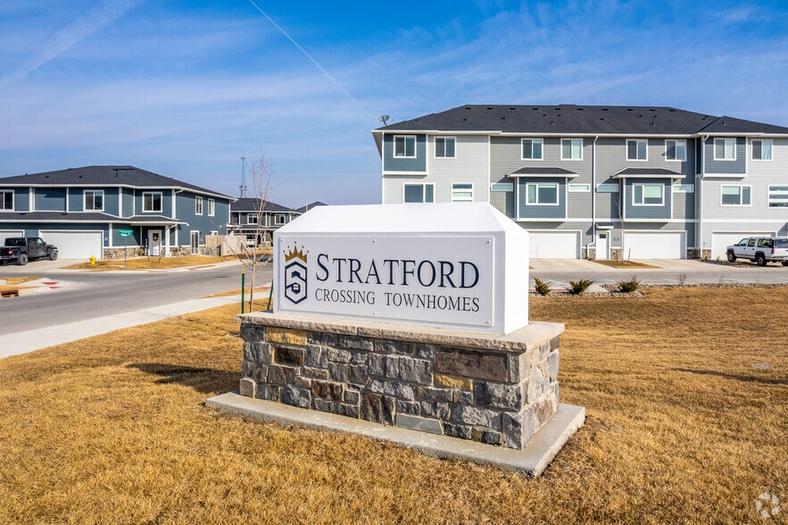 Stratford Crossing Flats Townhomes