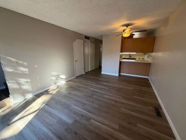 Photo - 4985 W 7th St