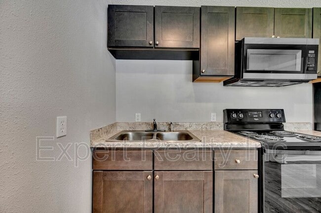 Photo - 1061 57th St