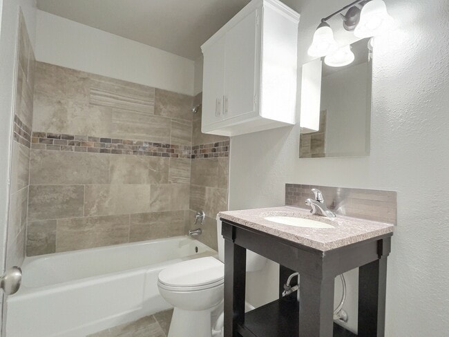 Building Photo - 6116 S Madison Plz Unit B