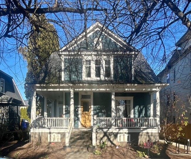 Photo - 2071 NE Davis St