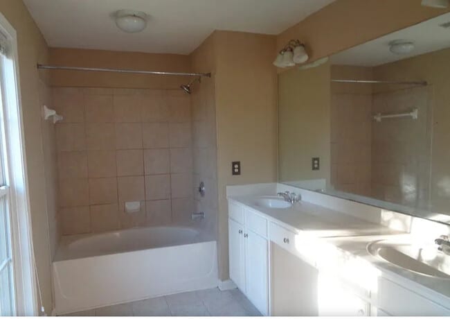 Photo - 3303 Saville St SW