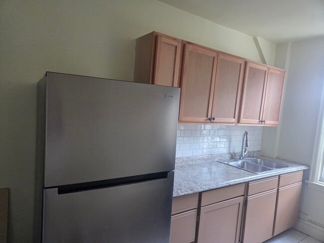 Photo - 1393 Troy Ave Unit pacious 2 Bedroom • Top Floor • Quiet Block