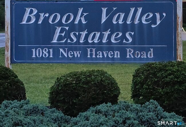 Building Photo - 1081 New Haven Rd Unit 1F