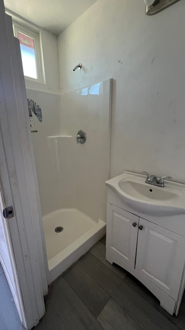 Photo - 1911 W 48th St