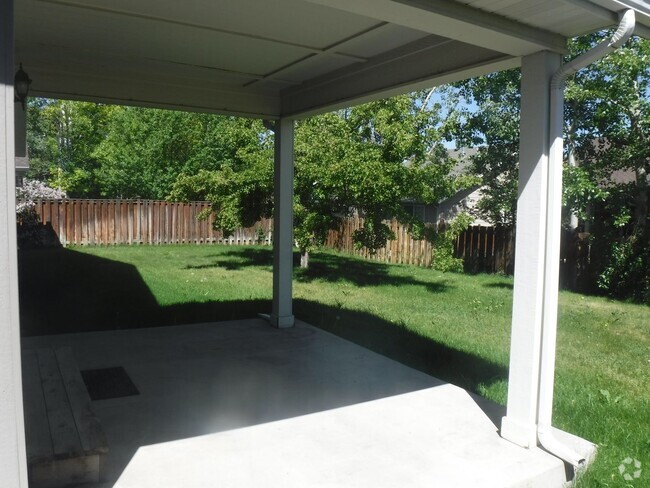 Building Photo - Beautiful Newly Renovated 3 Bedroom Home- ...
