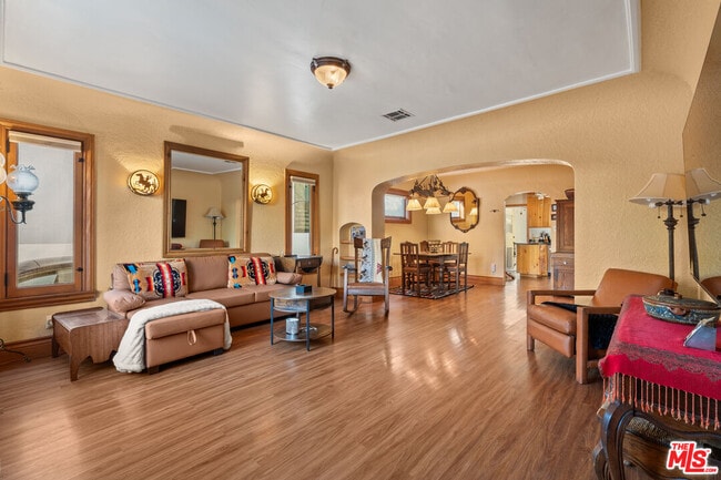 Photo - 545 Norwich Dr