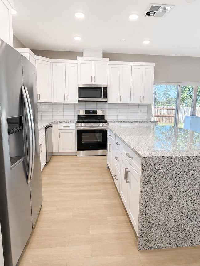 Photo - Paradise Home on Cul-de-Sac – Tall Ceilings, Designer Finishes & Upgraded Garage