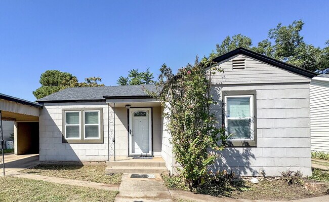 Building Photo - 2-bedroom, 1-bath home in Maxey Park