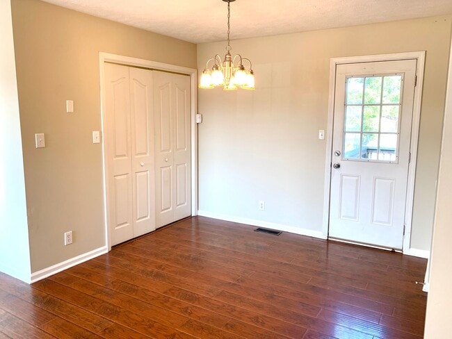 Photo - 3425 Foxrun Ln