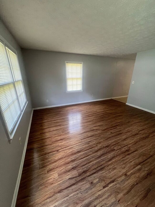 Photo - READY NOW!!!! 2 bedroom 1 bath