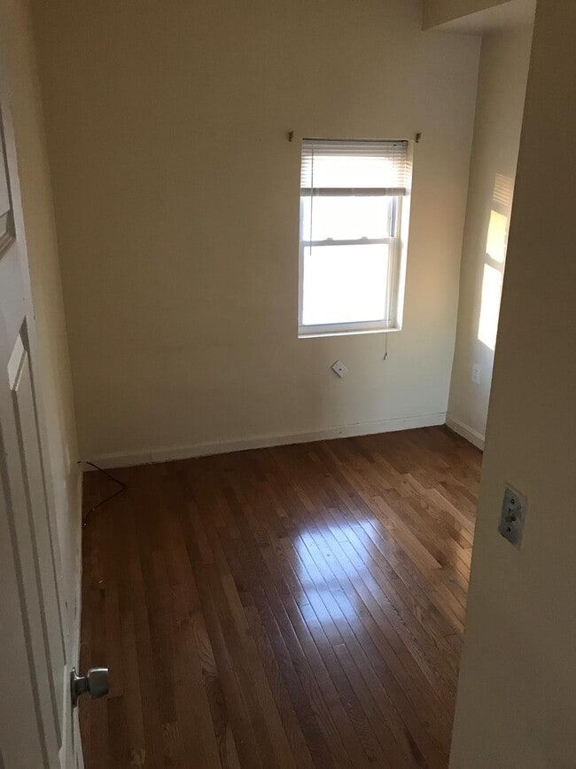 Building Photo - 1824 Columbia Rd NW Unit 201