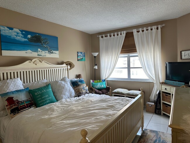 Bedroom - 1950 S Ocean Dr Unit 4B