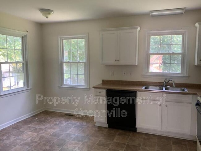 Photo - 16 Mayflower Ave