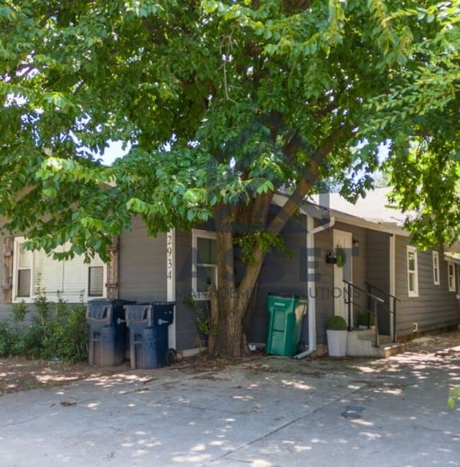 2934 NW 15th St